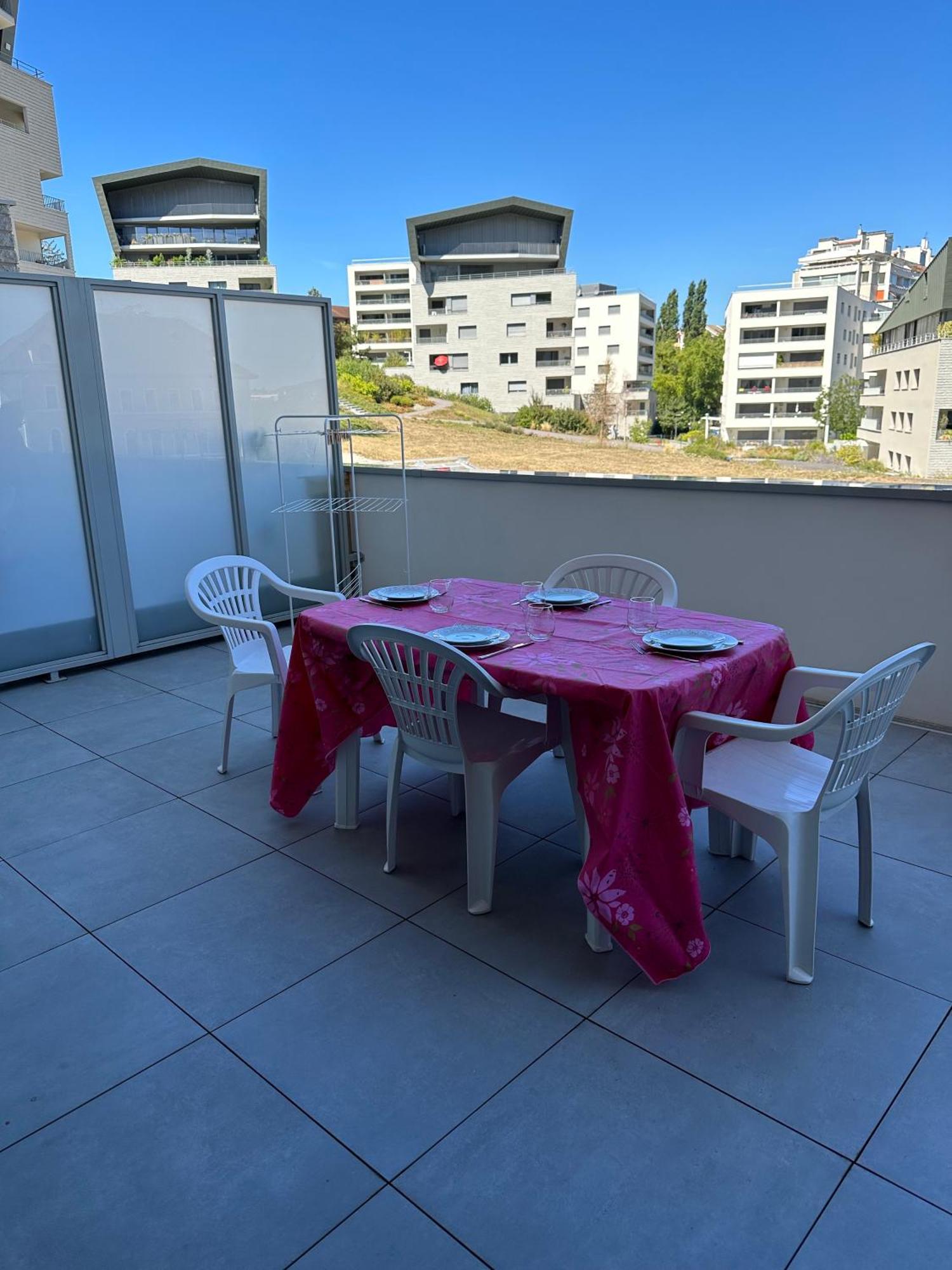 Ferienwohnung A La Belle Quatrieme Etoile Annecy Exterior foto