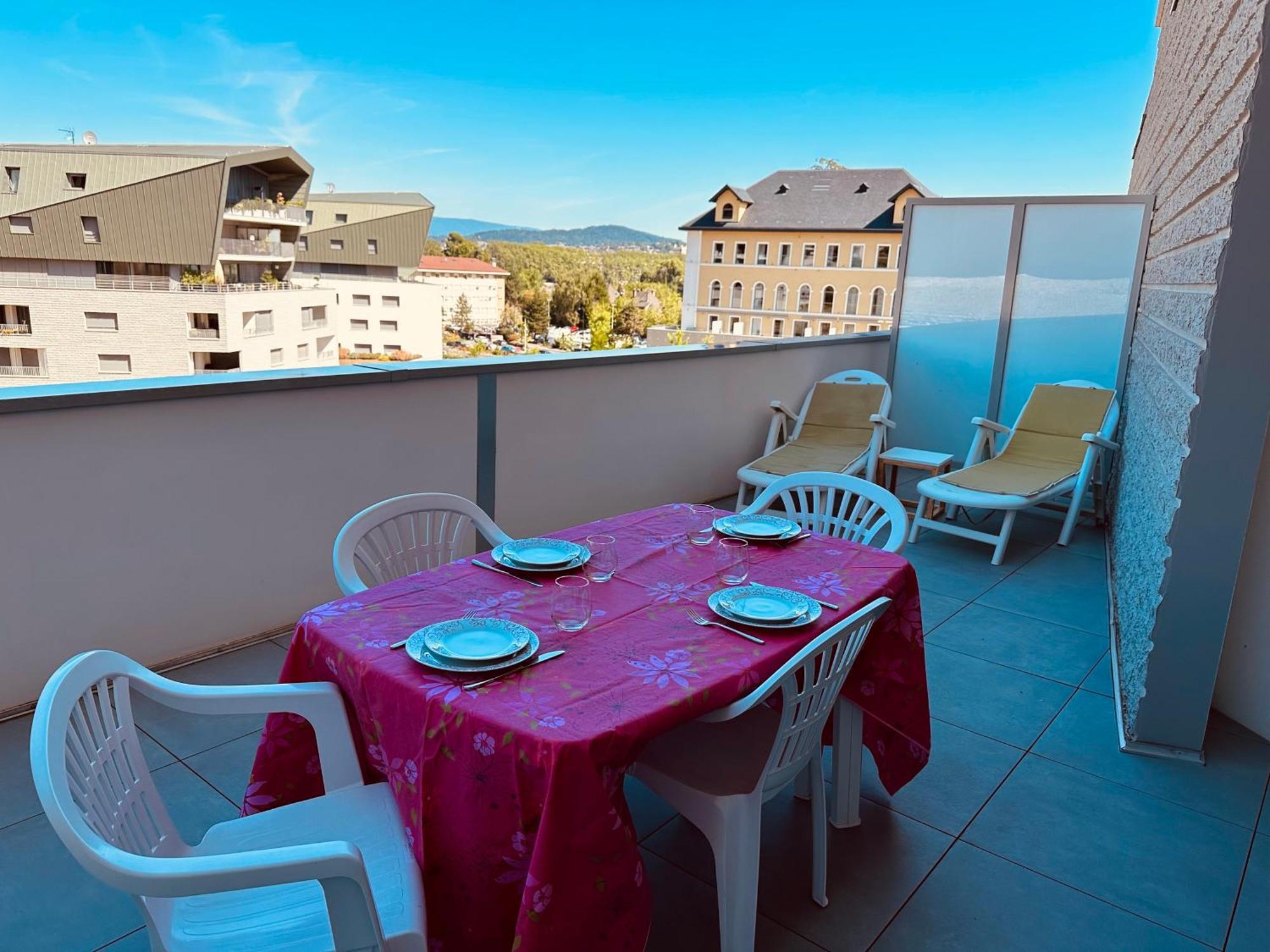 Ferienwohnung A La Belle Quatrieme Etoile Annecy Exterior foto