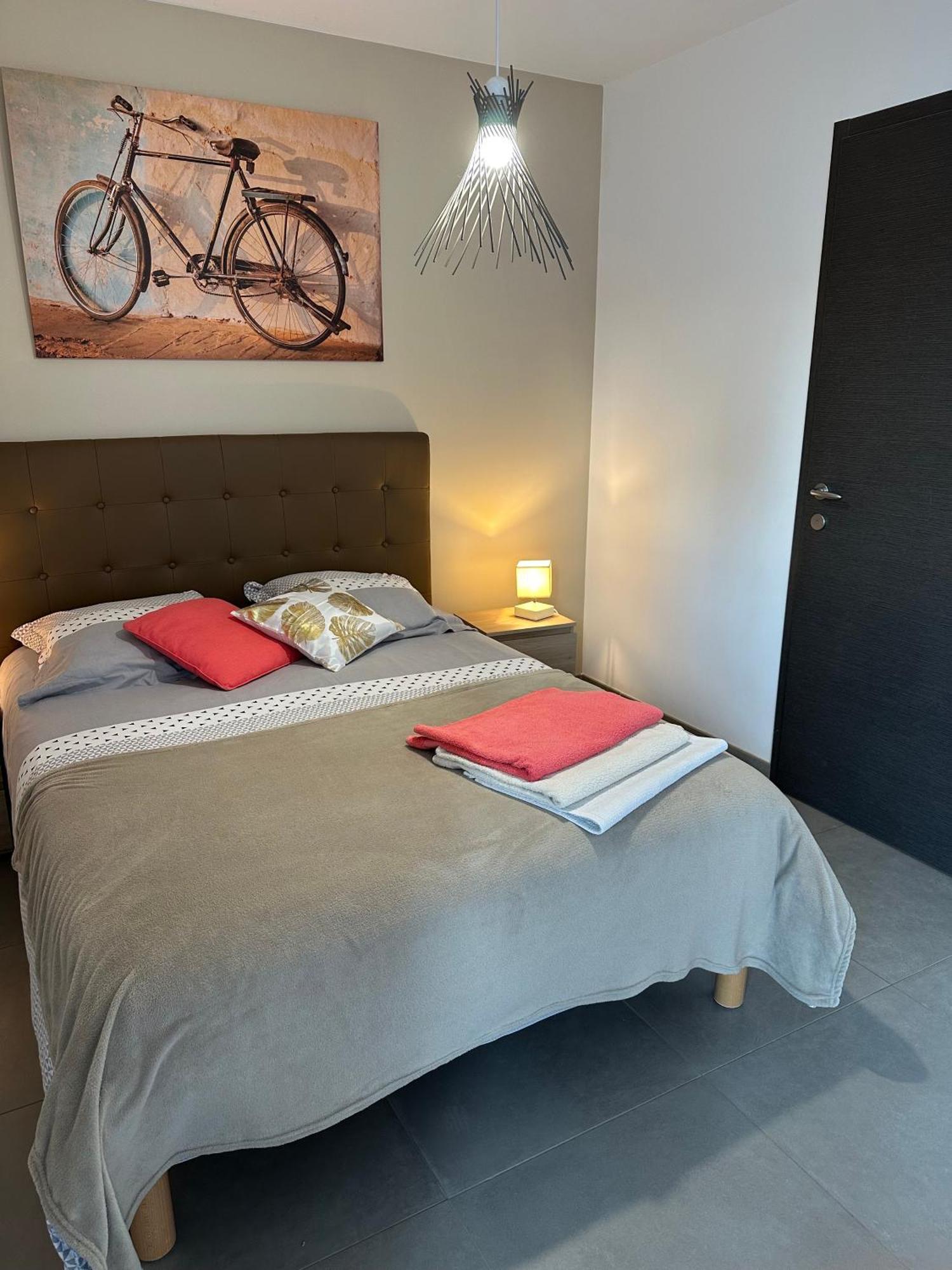 Ferienwohnung A La Belle Quatrieme Etoile Annecy Exterior foto
