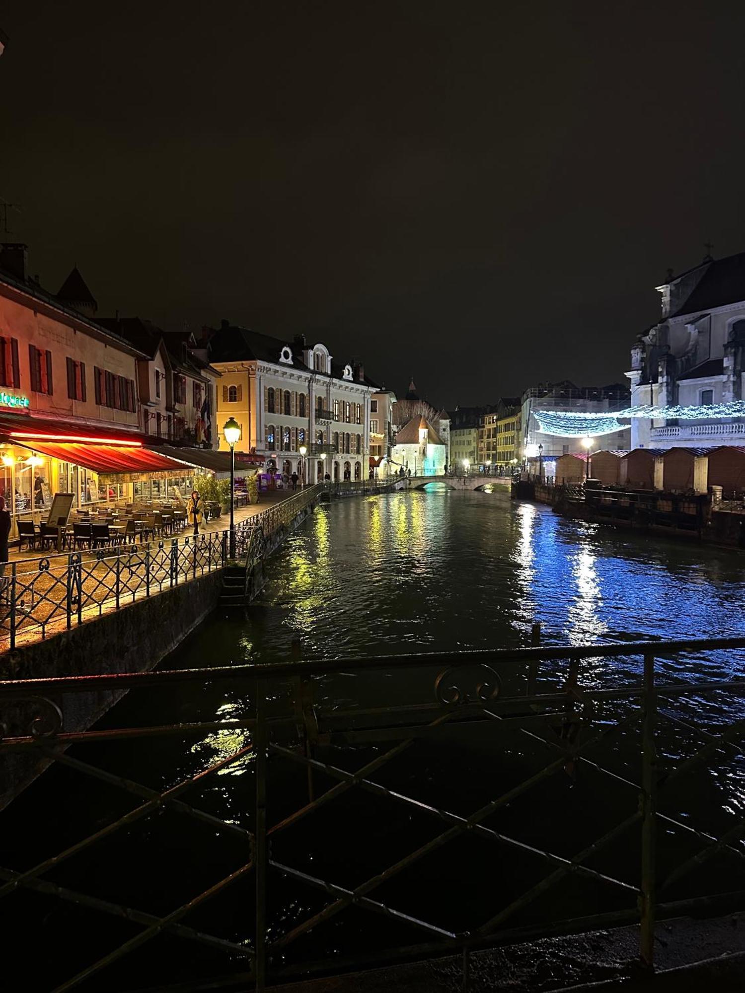 Ferienwohnung A La Belle Quatrieme Etoile Annecy Exterior foto