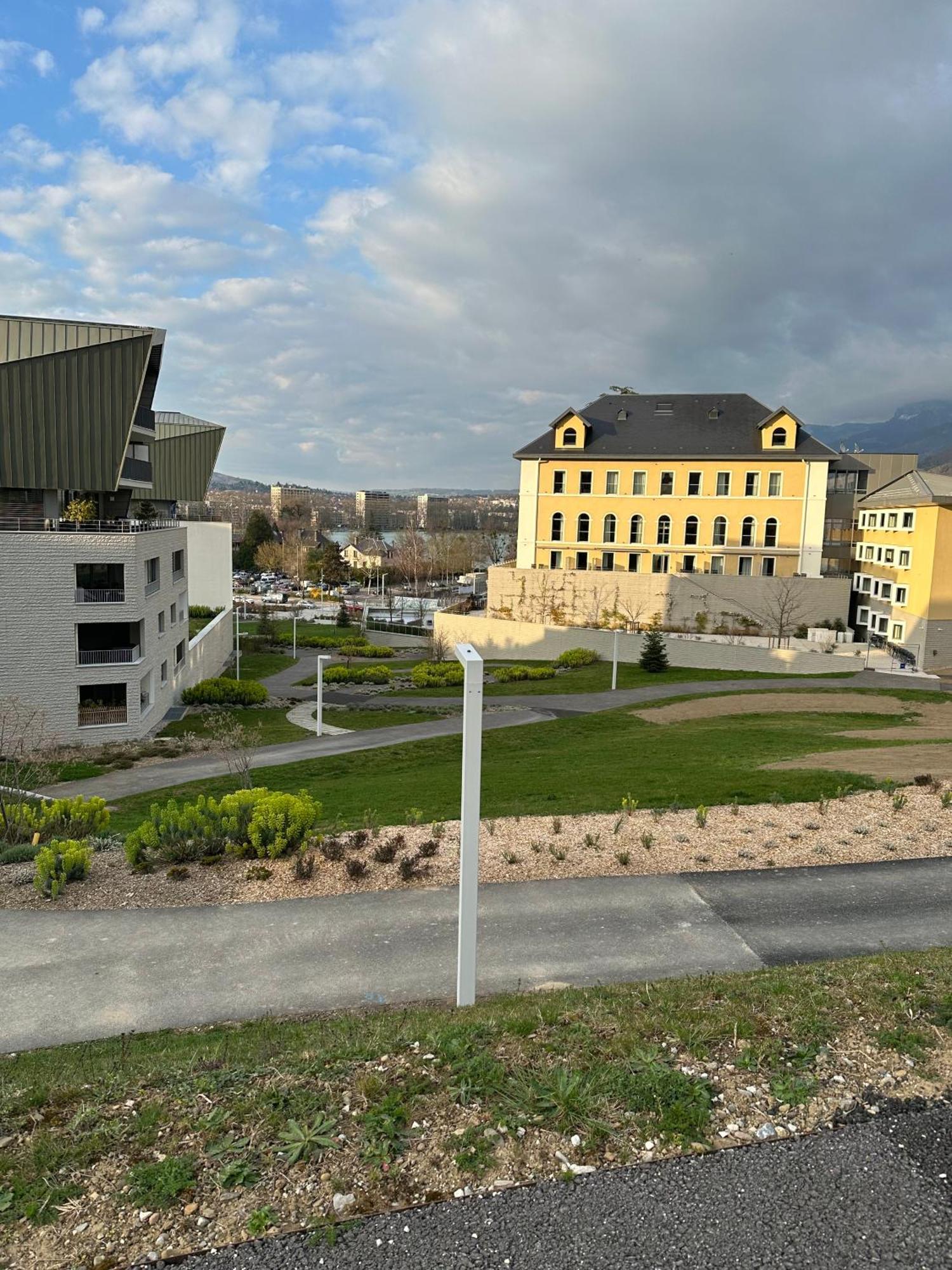 Ferienwohnung A La Belle Quatrieme Etoile Annecy Exterior foto